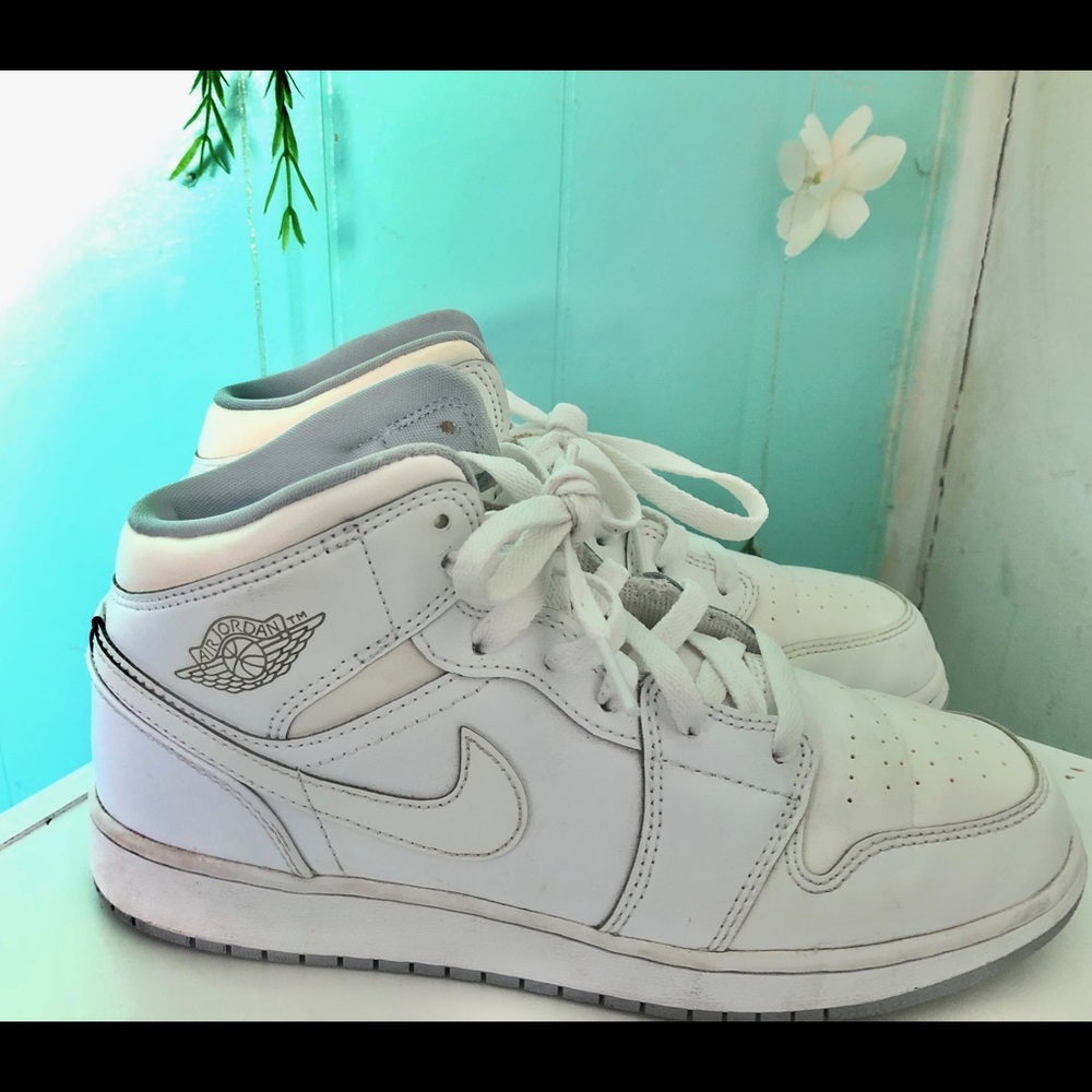 White Hightop Nike Jordan